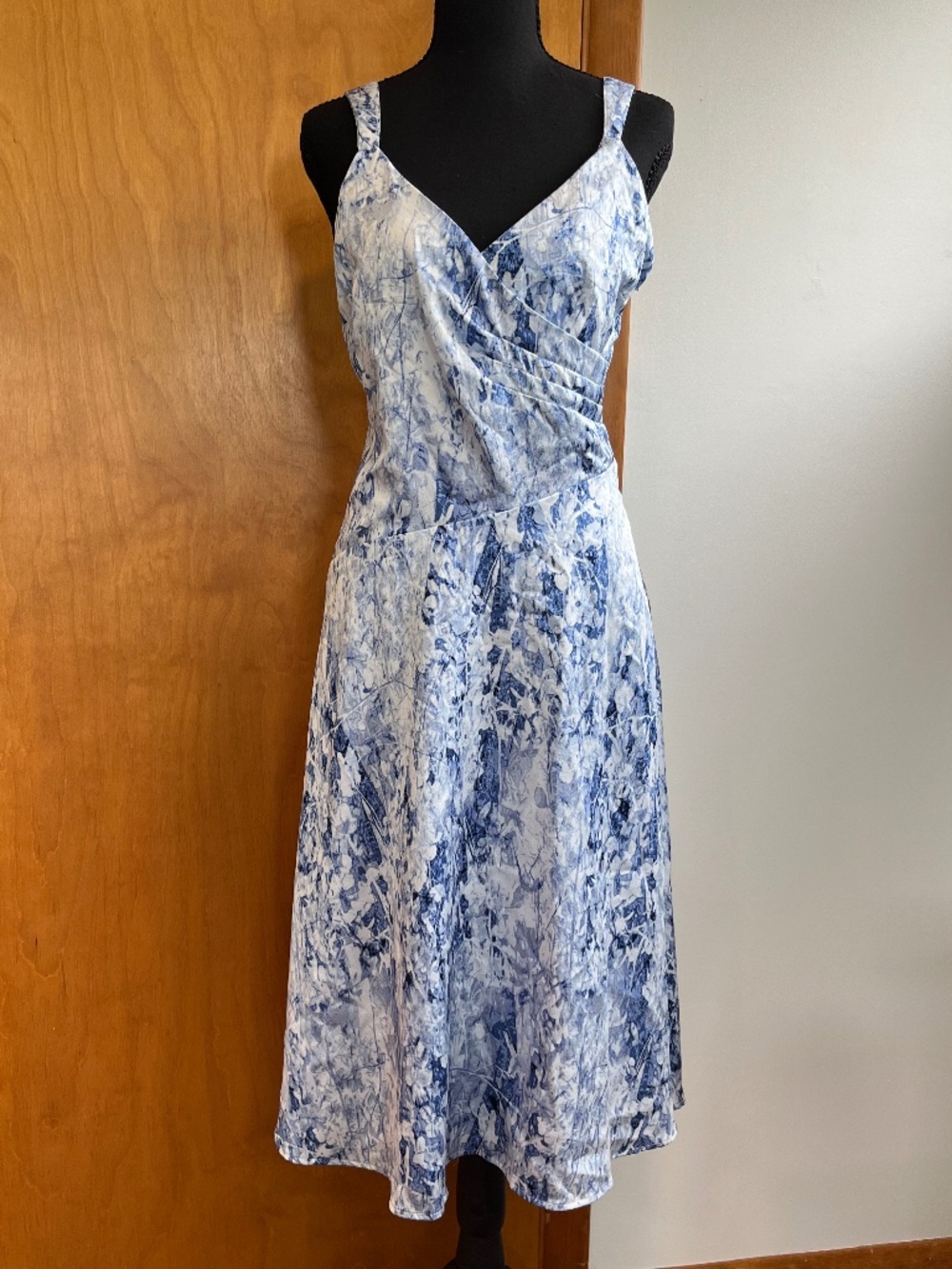 Donna Karan Sleeveless Figure Flattering Midi Dress sz 4 Wedding Guest Coastal